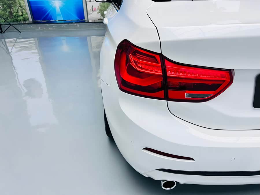 BMW 1 Series 2018 — фото 10