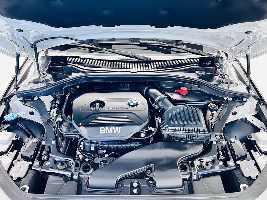 BMW 1 Series 2018 — фото 26