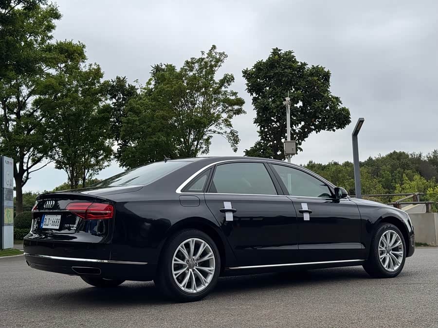 Audi A8 2014 — фото 21