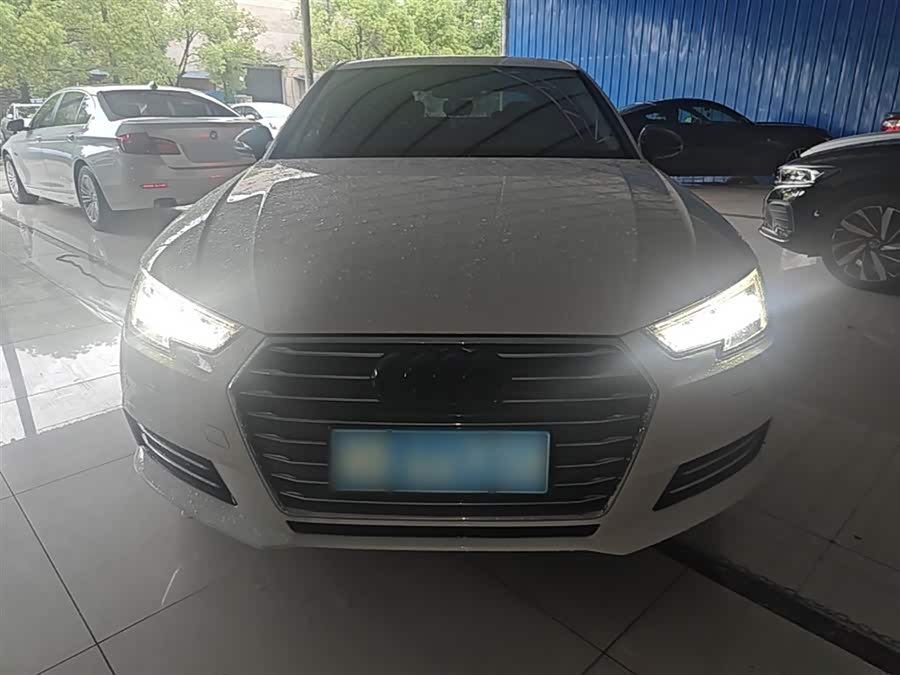Audi A4L 2018