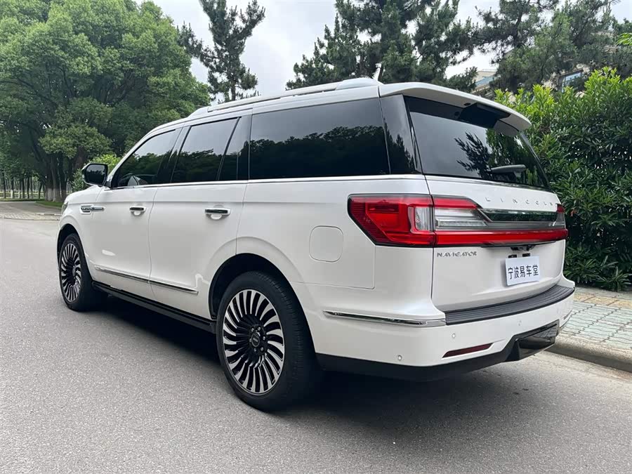 Lincoln Navigator 2018 — фото 18