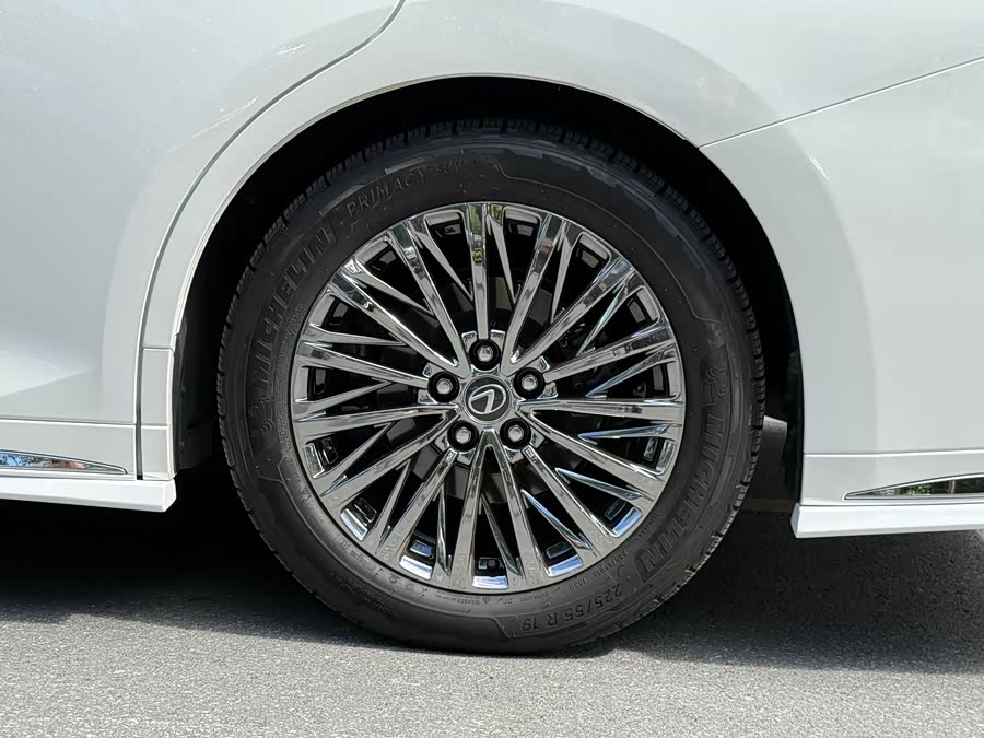 Lexus LM 2023