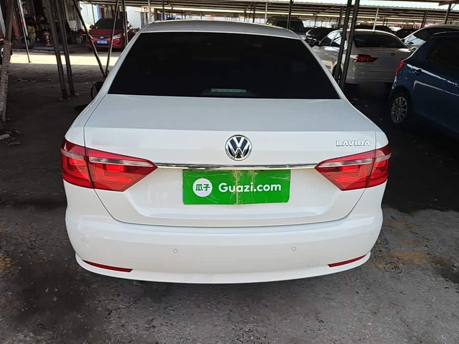Volkswagen Lavida 2013