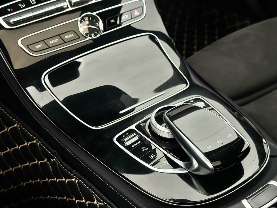 Mercedes-Benz E-Class 2018 — фото 16