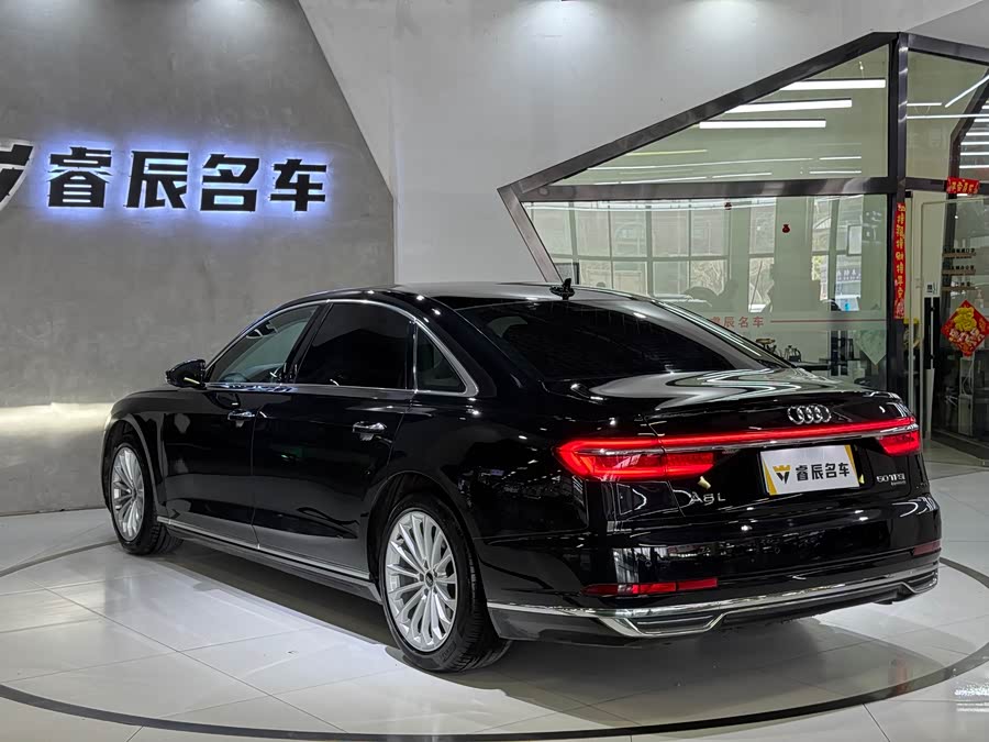 Audi A8 2021 — фото 11