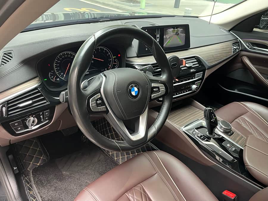 BMW 5 Series 2018 — фото 15