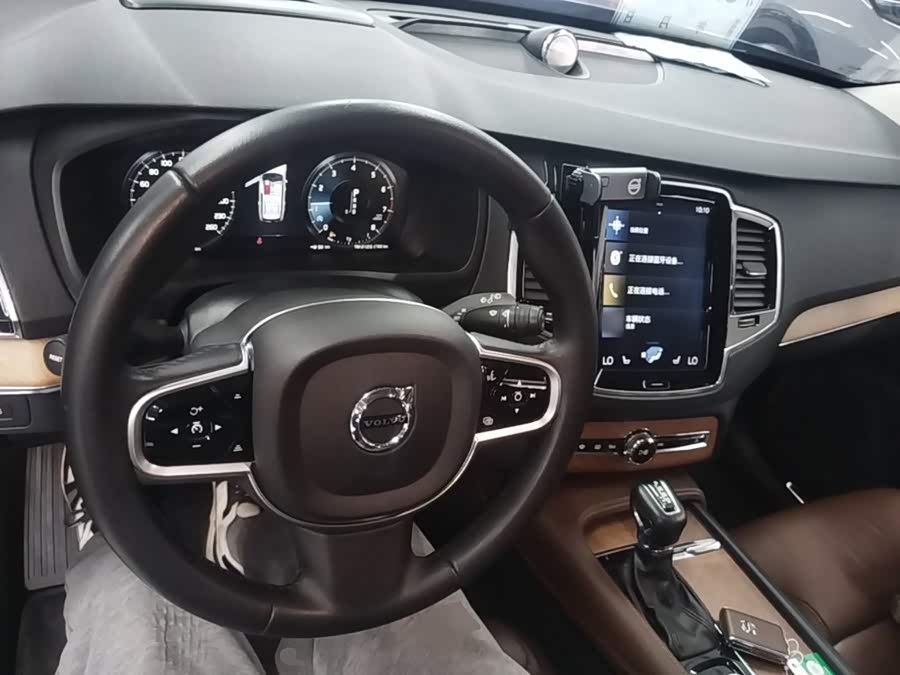 Volvo XC90 2018 — фото 10