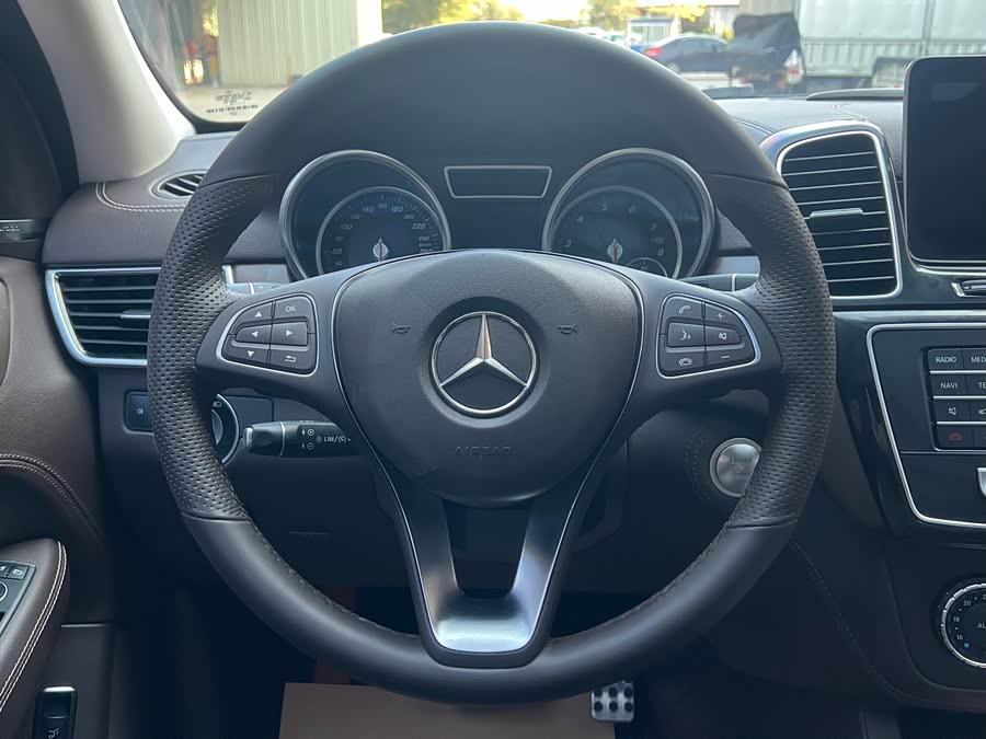 Mercedes-Benz GLE 2016 — фото 12
