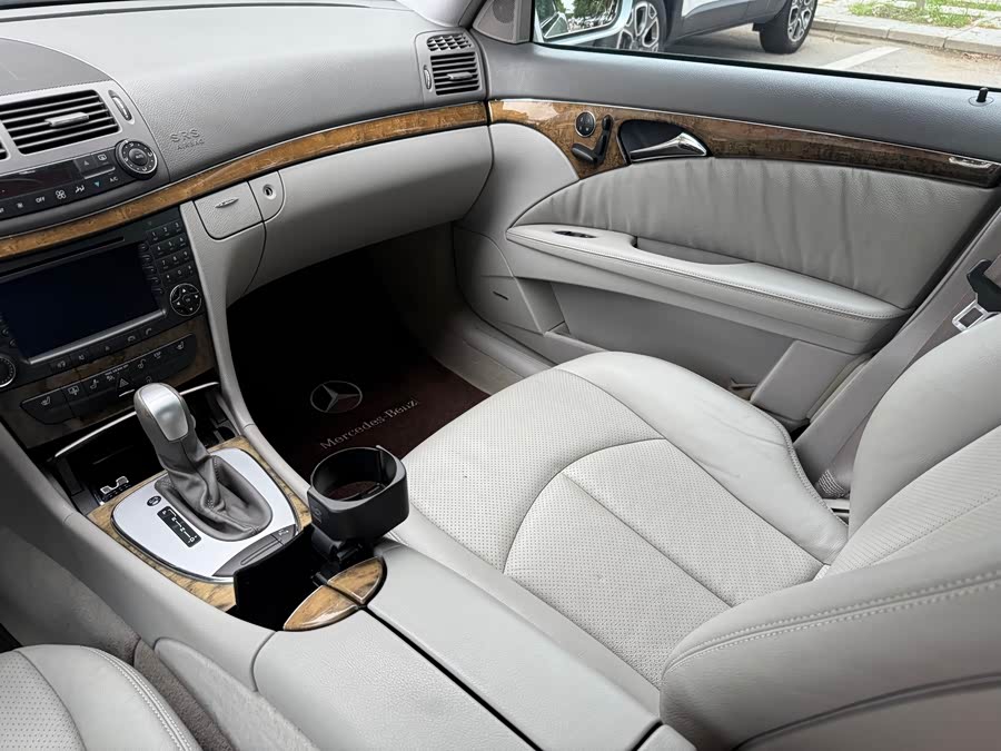 Mercedes-Benz E-Class 2005 — фото 11