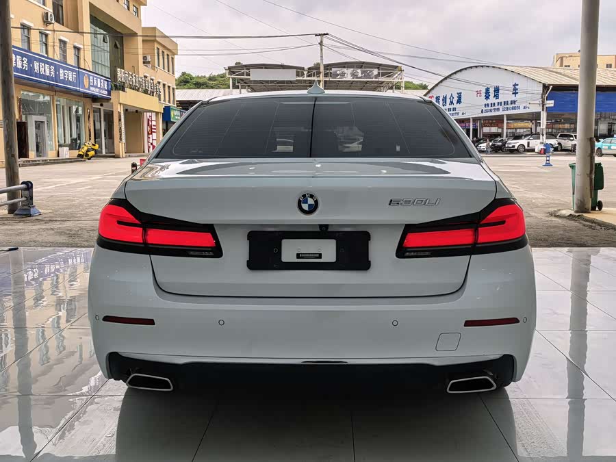 BMW 5 Series 2021 — фото 16