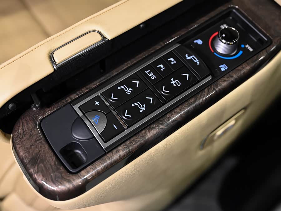 Toyota Alphard 2021 — фото 19