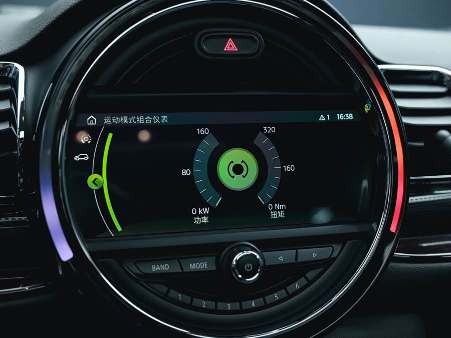 MINI Clubman 2016 — фото 11
