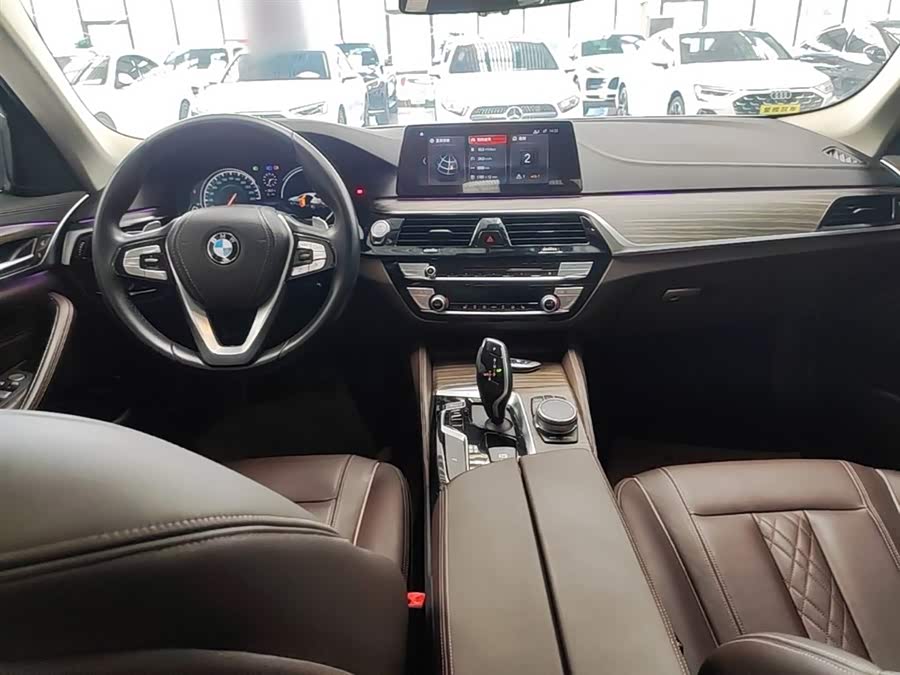 BMW 5 Series 2018 — фото 10