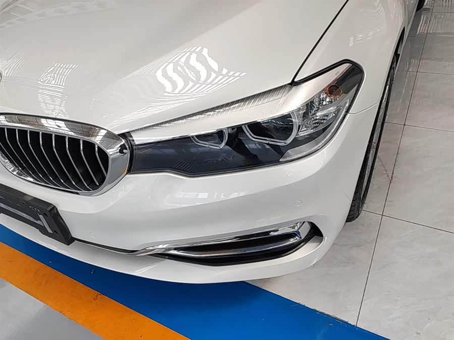 BMW 5 Series 2018 — фото 24