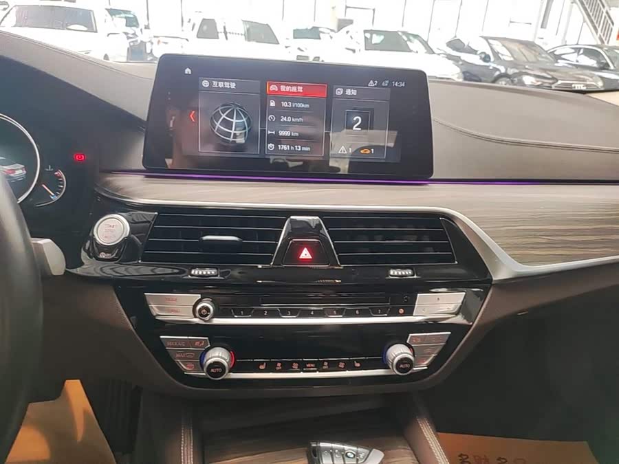BMW 5 Series 2018 — фото 13