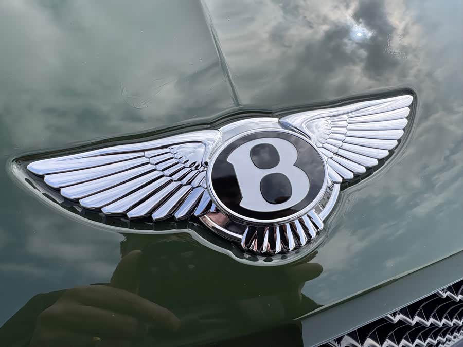 Bentley Bentayga 2024 — фото 16