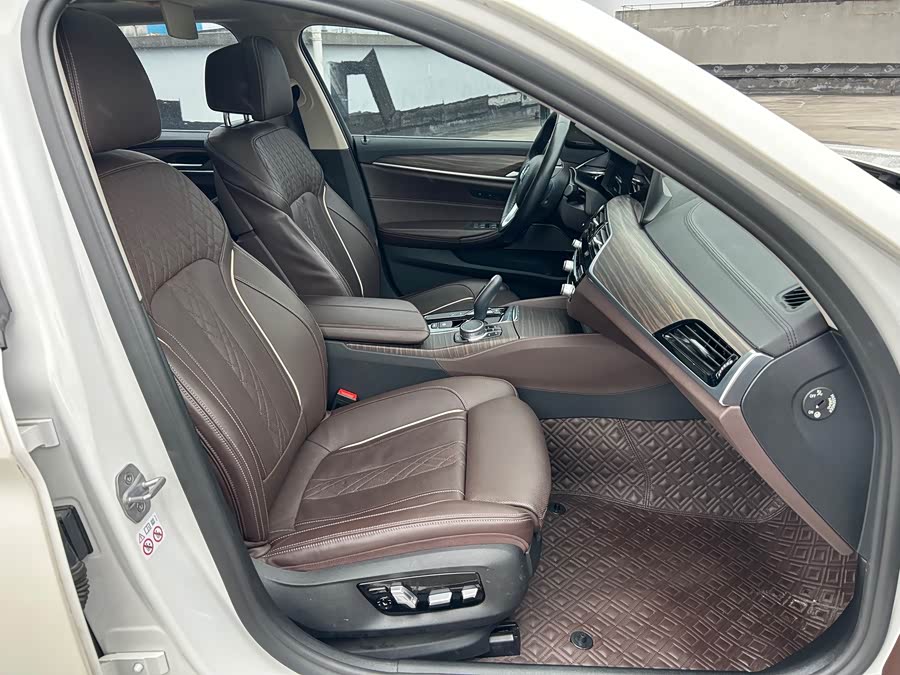 BMW 5 Series New Energy 2019 — фото 15