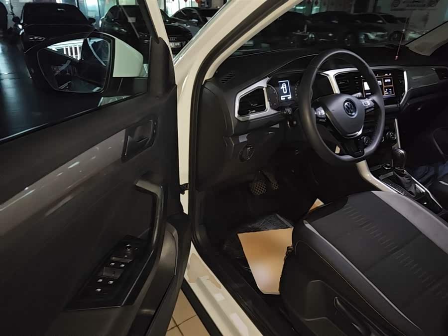 Volkswagen T-Roc 2021 — фото 16