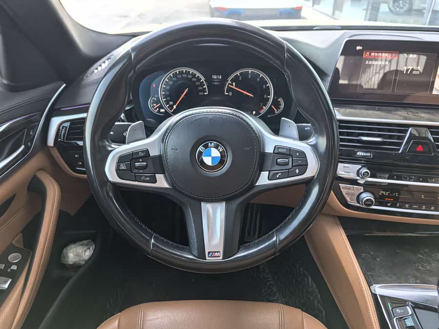 BMW 5 Series 2018 — фото 9