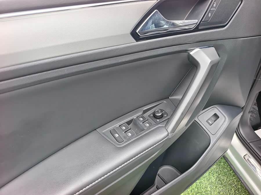 Volkswagen Tiguan L 2017 — фото 8