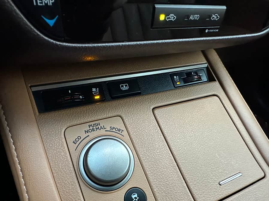 Lexus ES 2015 — фото 15