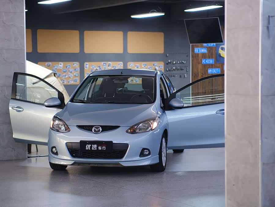 Mazda 2 2011