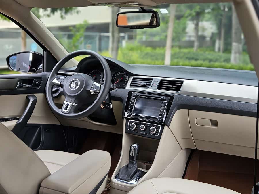 Volkswagen Santana 2015