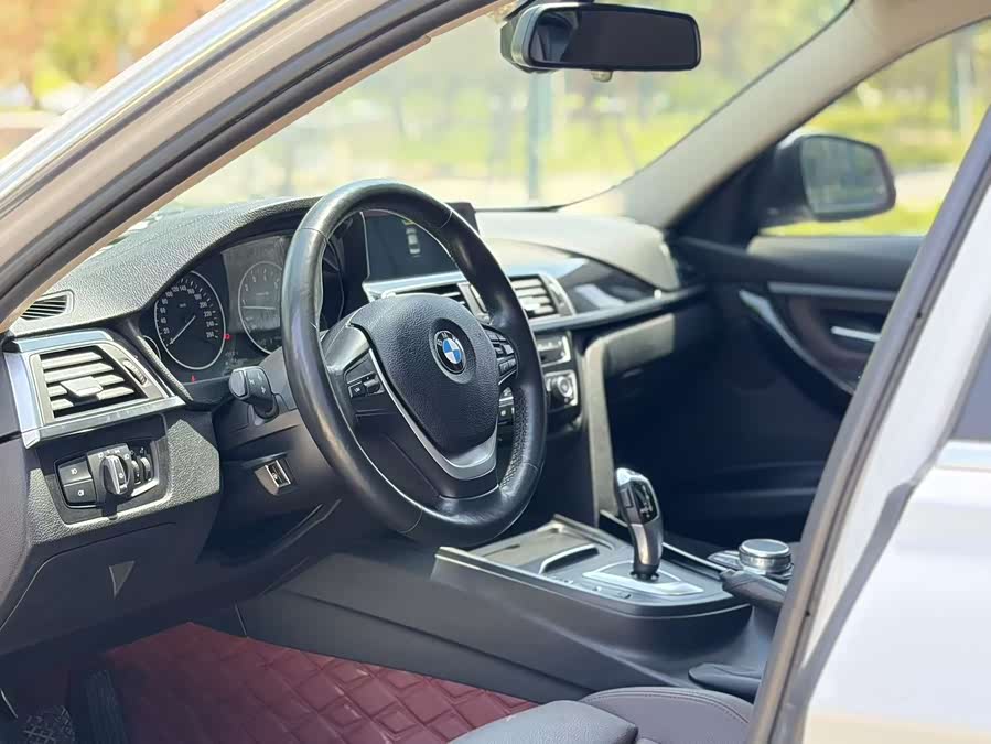 BMW 3 Series 2019 — фото 21
