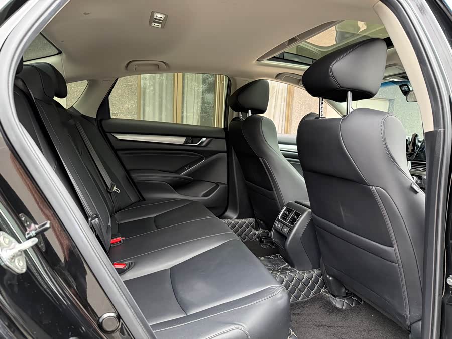 Honda Accord 2022 — фото 11