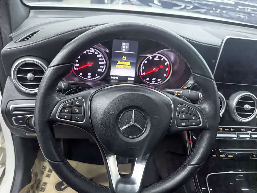 Mercedes-Benz GLC 2017 — фото 10