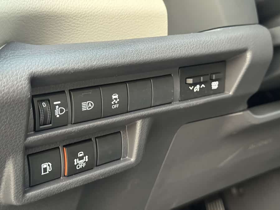 Toyota Granvia 2023 — фото 12