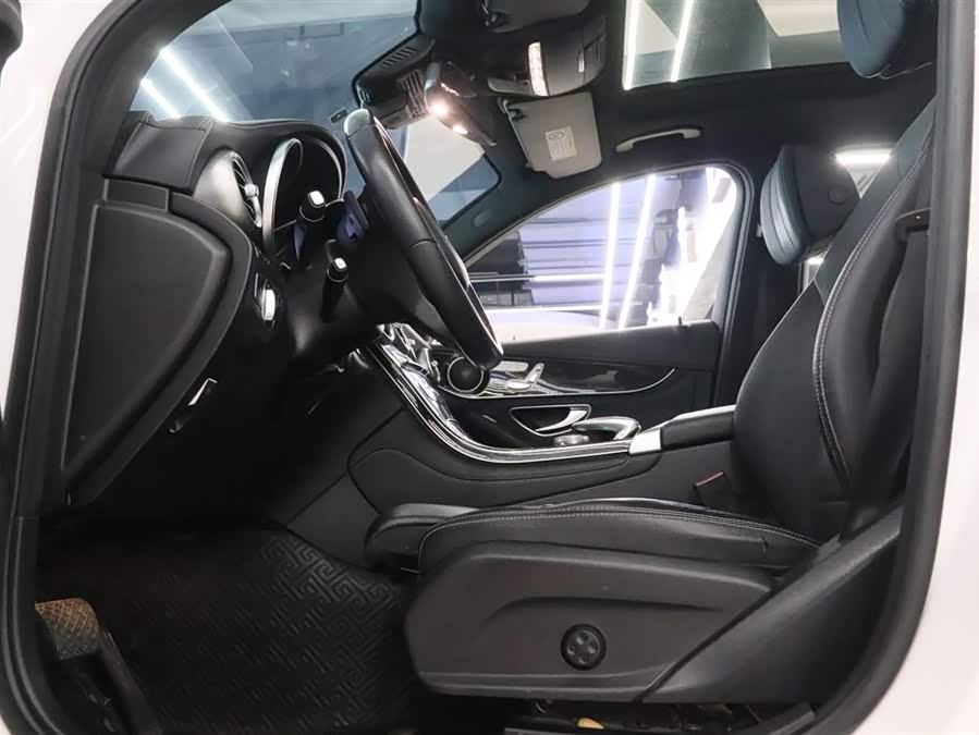 Mercedes-Benz GLC 2018 — фото 13