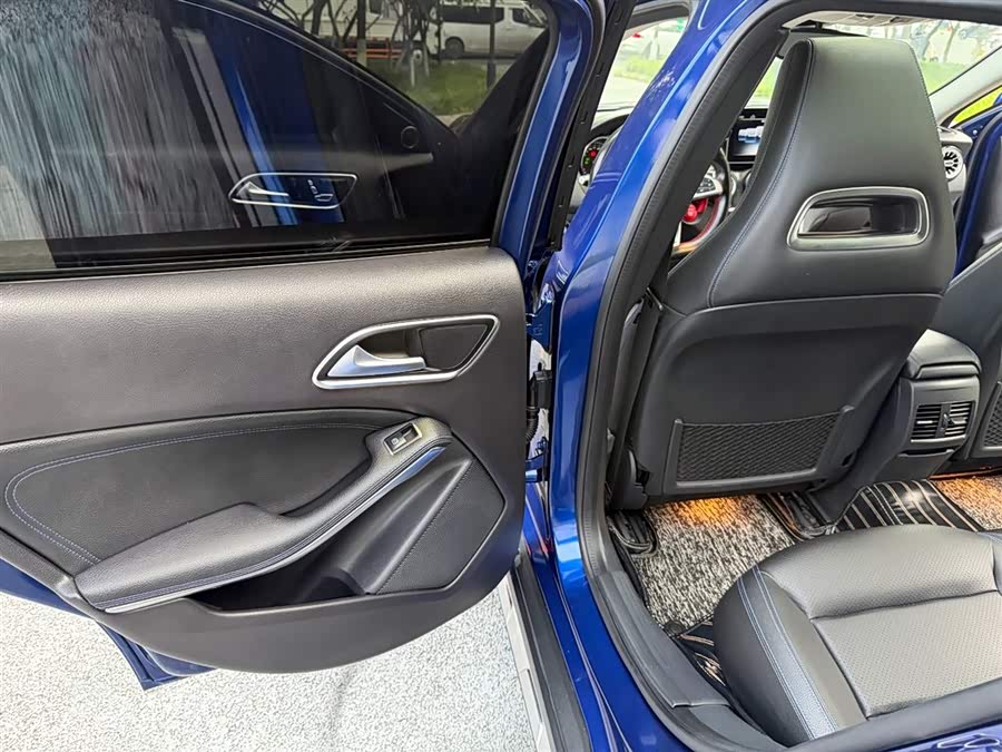 Mercedes-Benz GLA 2018 — фото 19