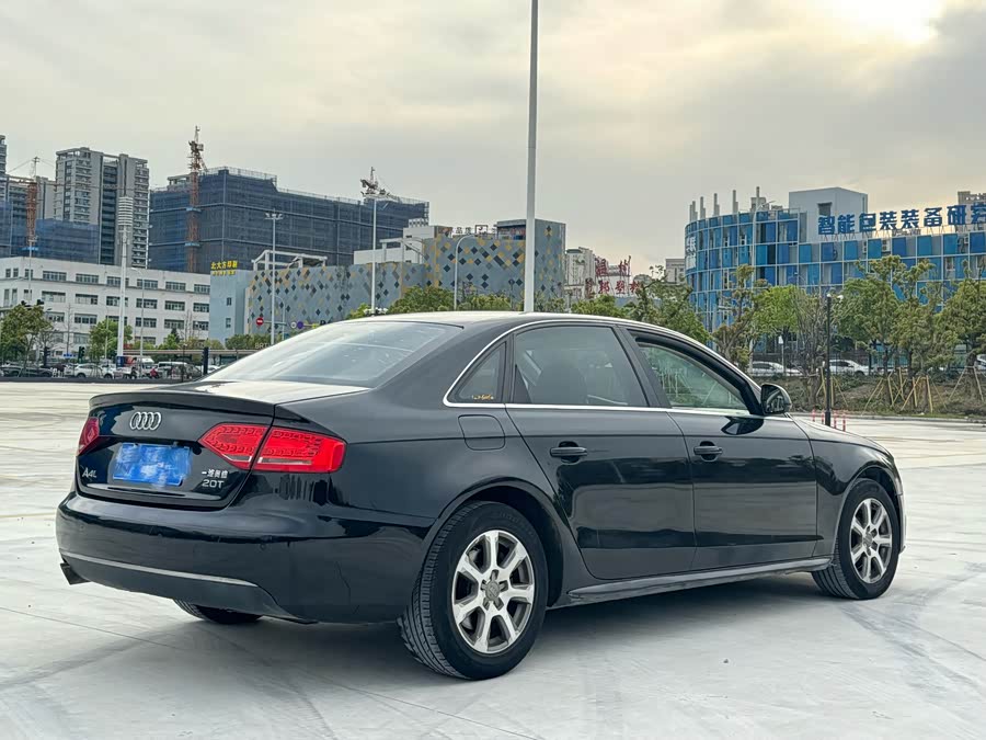 Audi A4L 2011