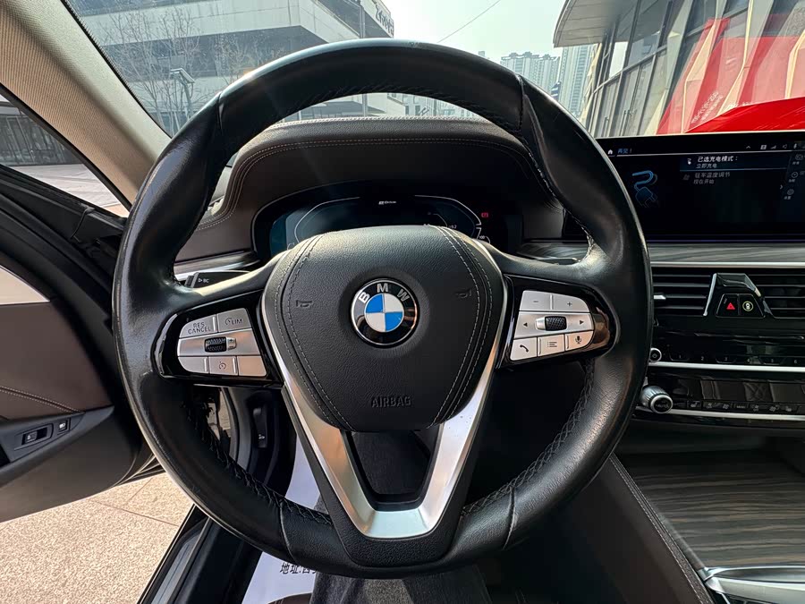 BMW 5 Series New Energy 2020 — фото 14