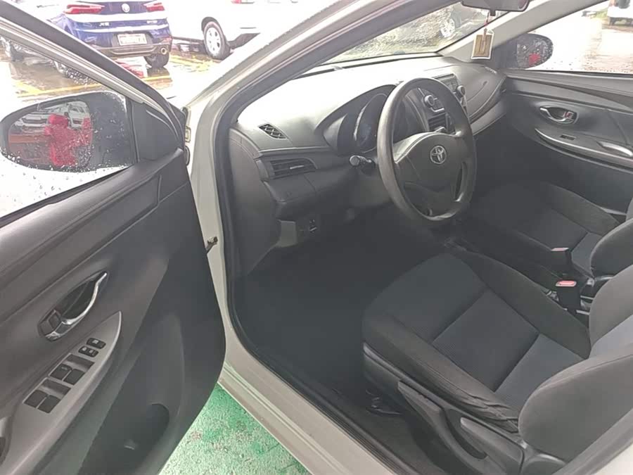 Toyota Yaris L 2014 — фото 16