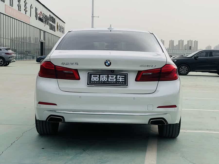 BMW 5 Series 2019 — фото 17