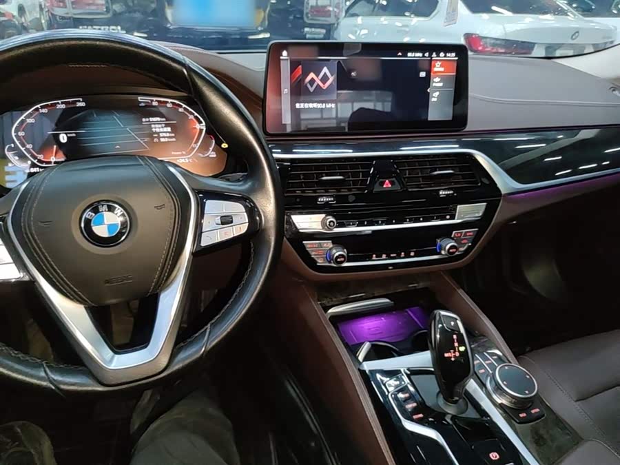 BMW 5 Series 2022 — фото 10