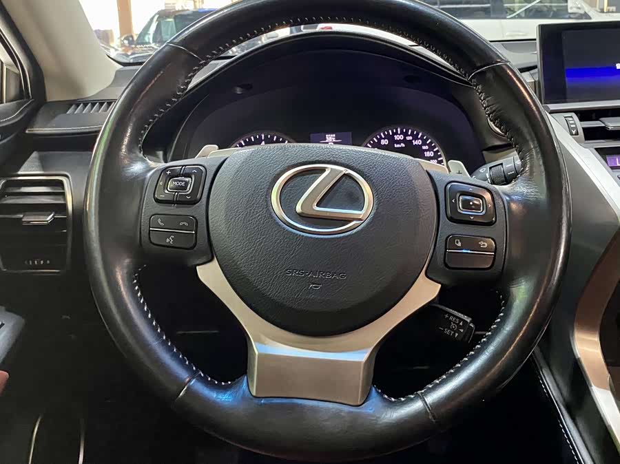 Lexus NX 2015 — фото 19
