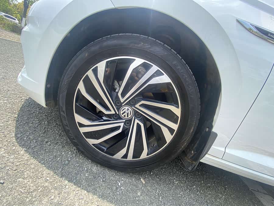 Volkswagen Sagitar 2019