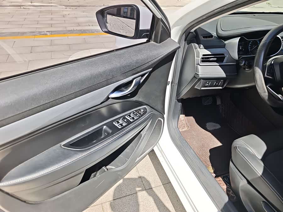 Geely Emgrand 2020 — фото 10