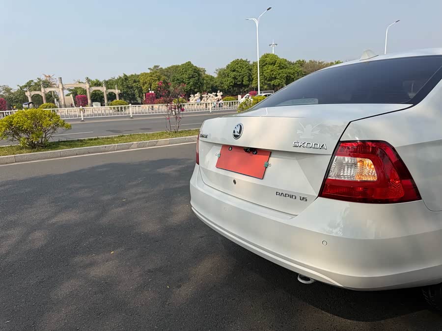 Skoda Rapid 2013 — фото 31