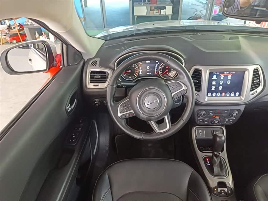 Jeep Compass 2019 — фото 11