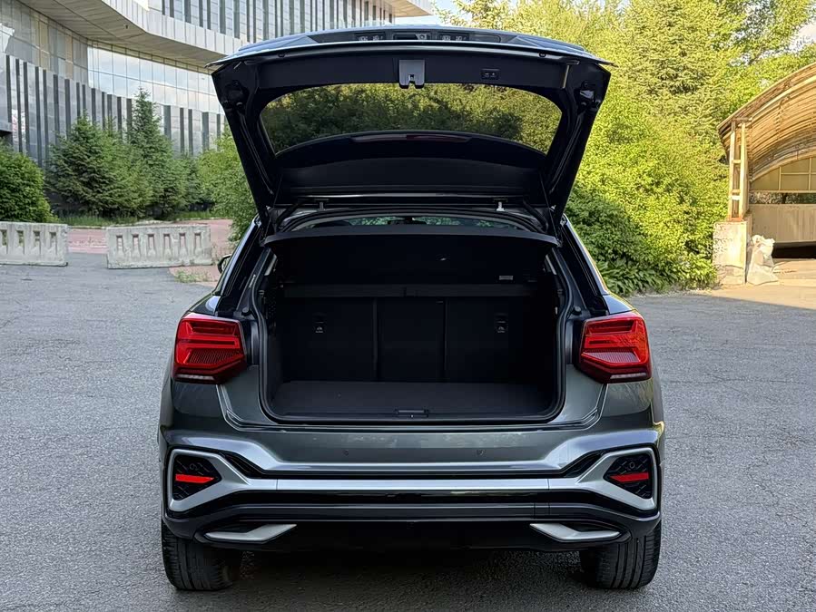 Audi Q2L 2022 — фото 17
