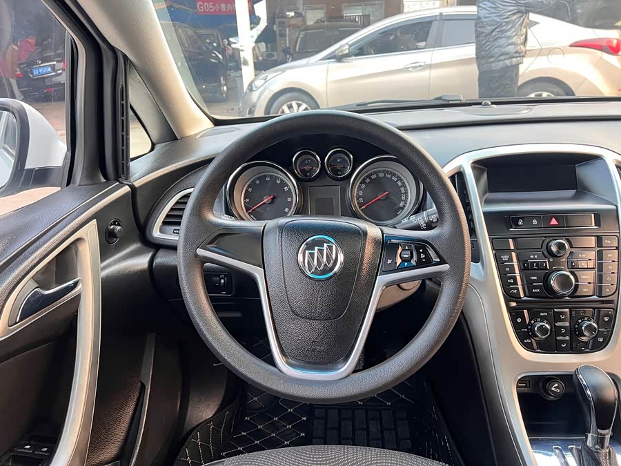 Buick Excelle 2014 — фото 15