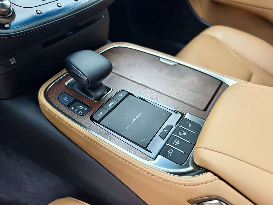 Lexus LS 2021