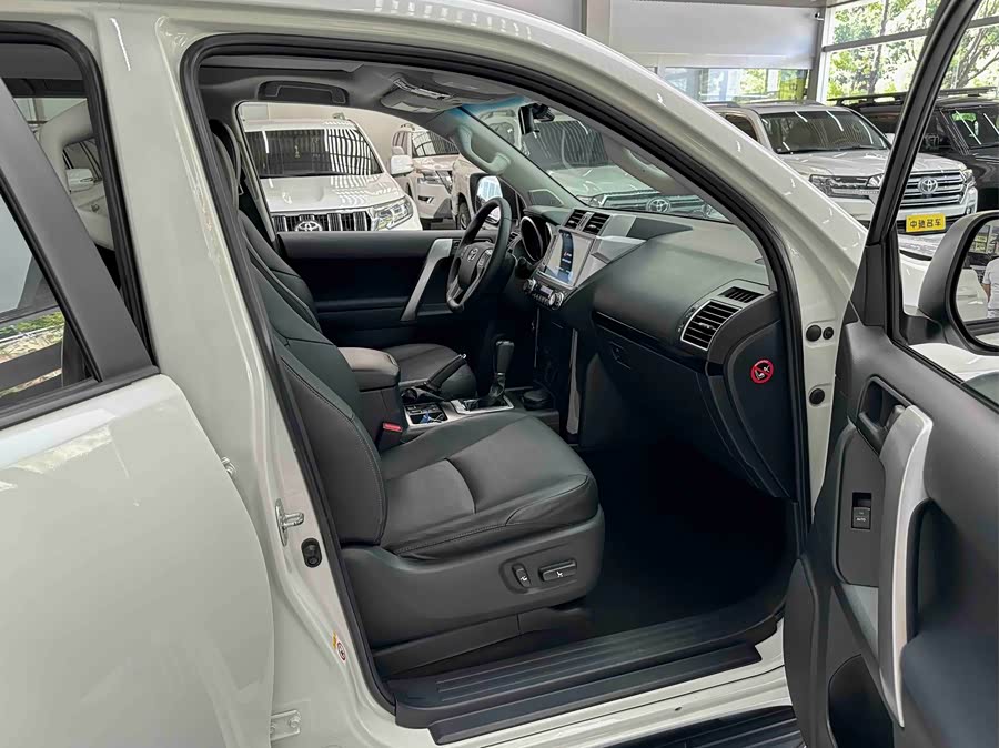Toyota Prado 2016 — фото 11