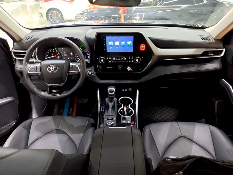 Toyota Highlander 2022 — фото 10