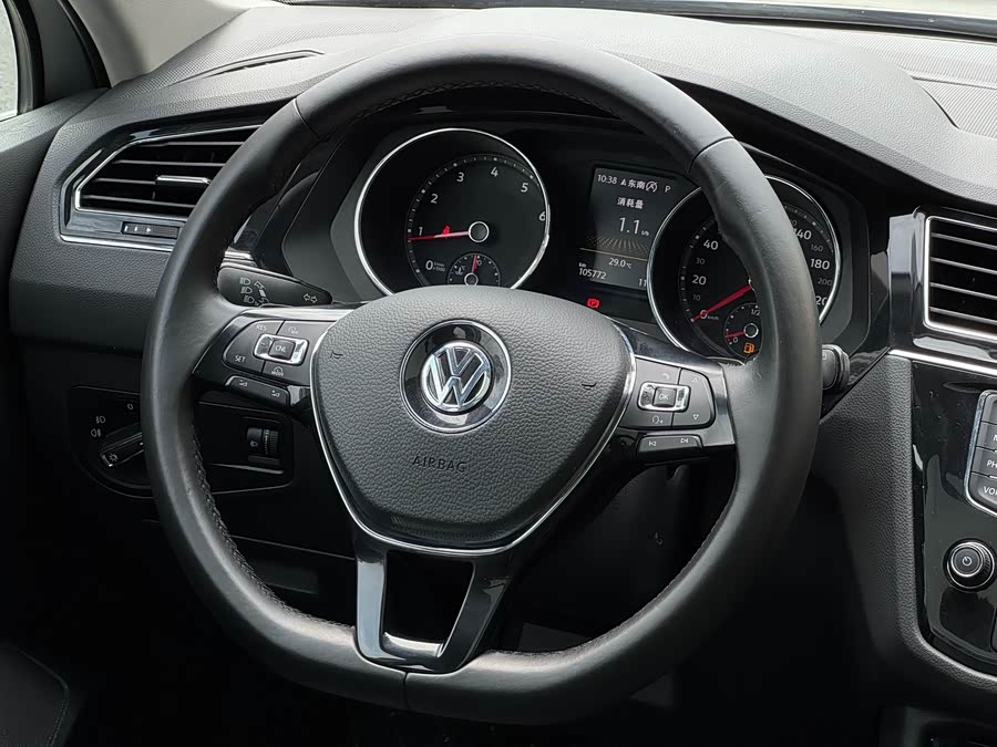 Volkswagen Tiguan L 2017 — фото 8