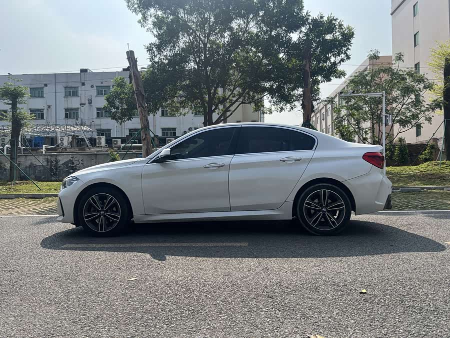 BMW 1 Series 2023 — фото 10